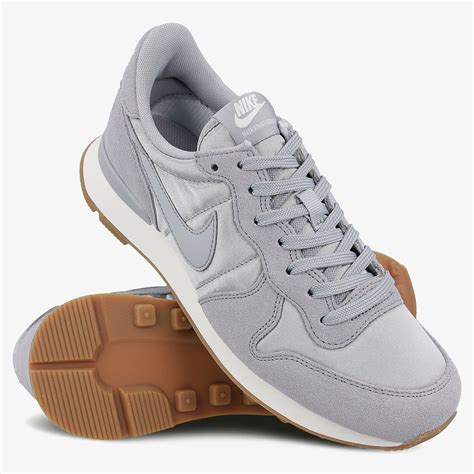 graue weiße nike schuhe|weiße sneaker damen.